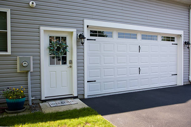 24/7 Emergency Garage Door Panel Replacement experts in Saratoga, WY